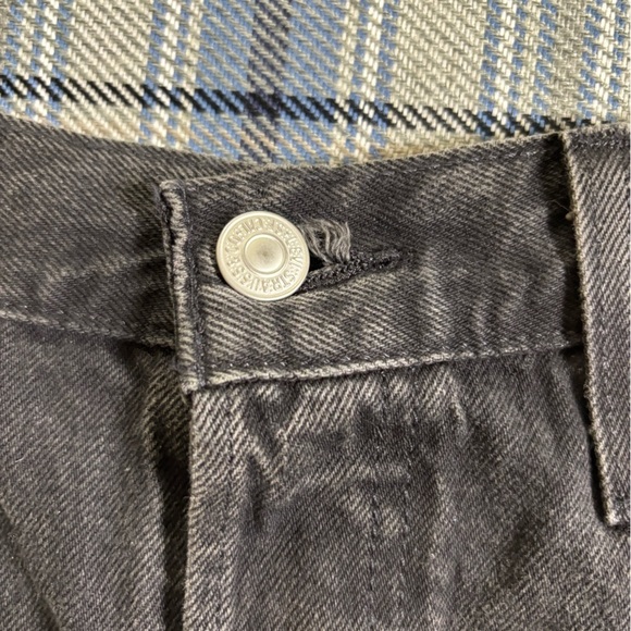 NWT Levi’s 501 Jean Shorts Ripped High Rise Button Fly Inseam New size 29 - Picture 9 of 11